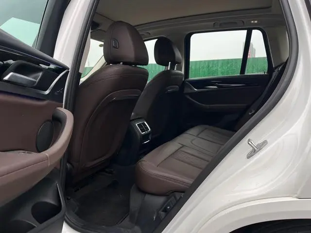 BMW BMW X3 Facelift xDrive25i M sports suit