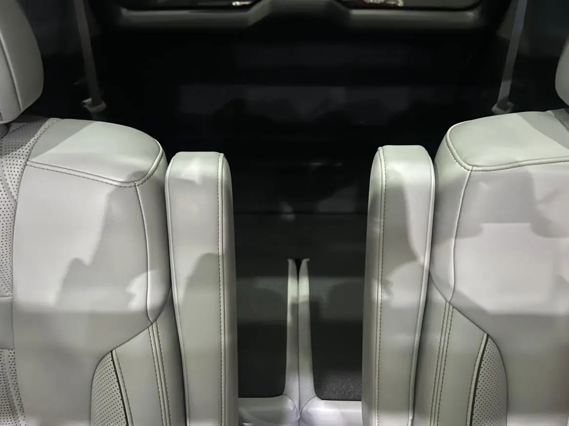GAC Trumpchi GS8 Dual engine series 2.0TM hybrid four-wheel drive Premium 6-seater