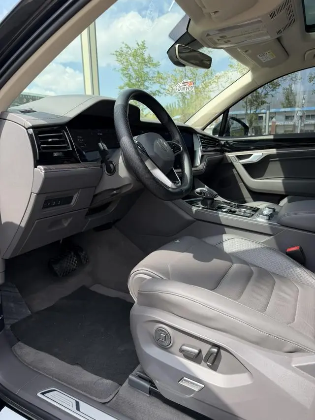Volkswagen Touareg 3.0 TSI Ruixiang Edition Classic Sports Suit