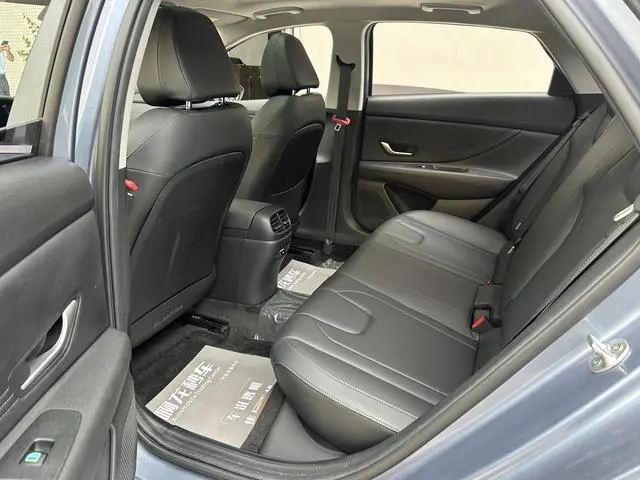 Hyundai Elantra 1.5L CVT LUX Premium Edition