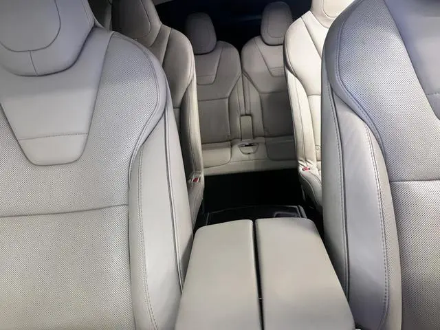 Tesla Model X 90D