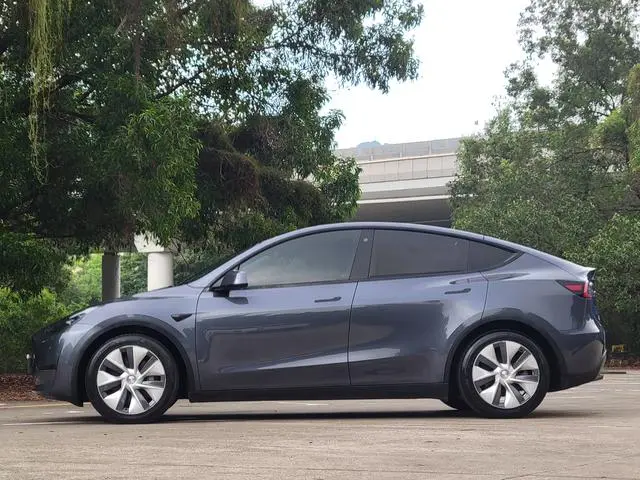 Tesla Model Y Standard battery life, rear-wheel drive version