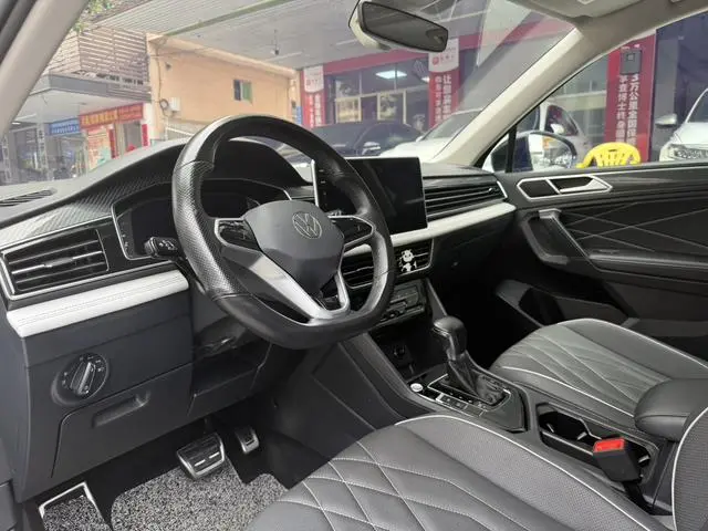 Volkswagen Tiguan L 330TSI two-wheel drive R-Line Premium edition