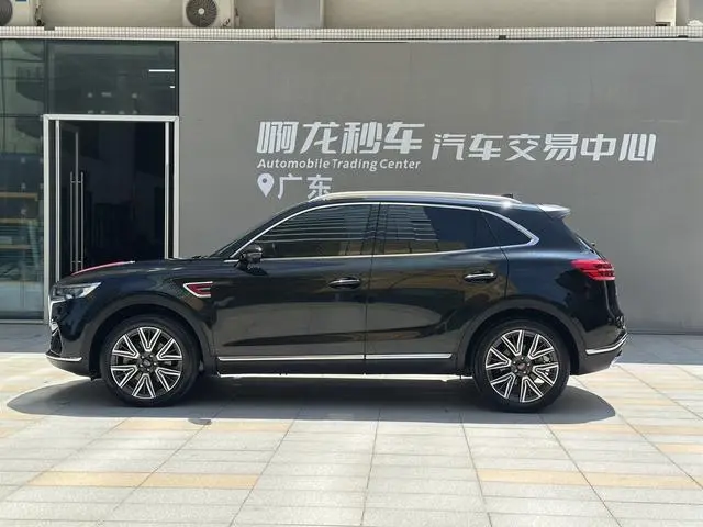 Hongqi Hongqi HS5 Facelift 2.0T Zhilian flag enjoy four-wheel drive version