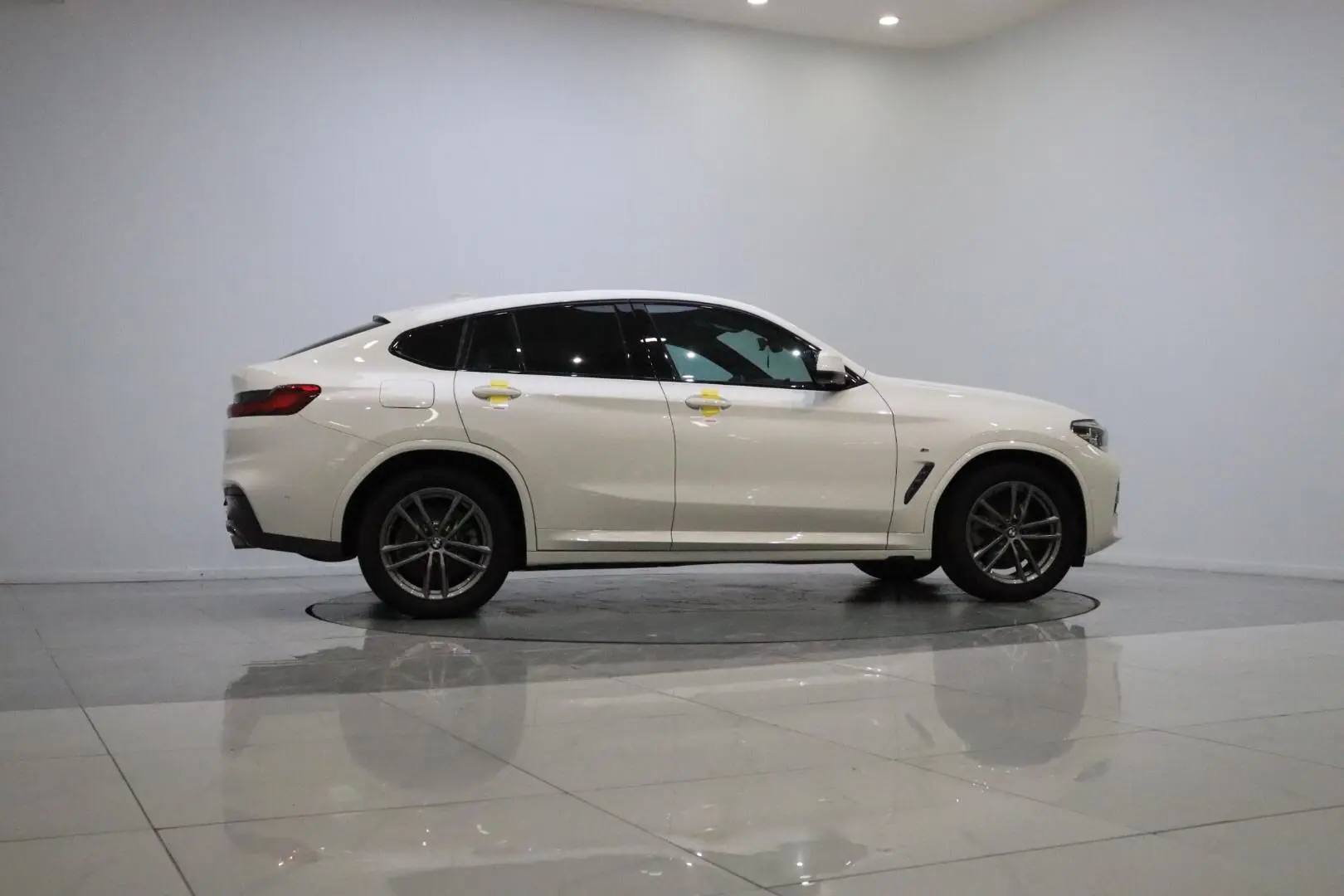 BMW BMW X4 xDrive25i M sports suit