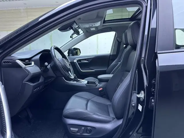 TOYOTA Wilanda 2.0L two-wheel drive premium edition