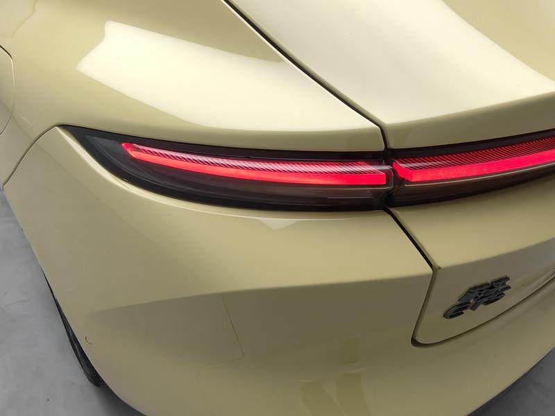 NIO NIO ET5 2022
