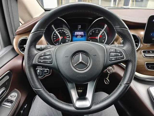 Mercedes-Benz Mercedes-Benz V-class V 260 L Long wheelbase Deluxe Edition