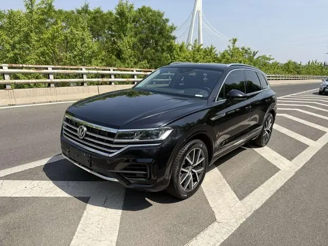 Volkswagen Touareg 3.0 TSI Sharp Front Version Country V