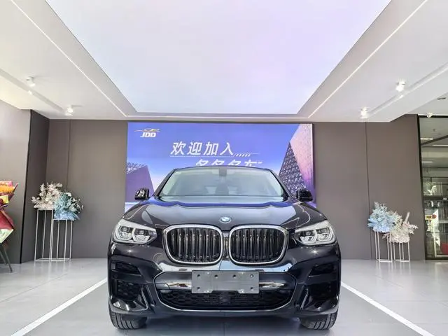 BMW BMW X4 Facelift xDrive25i M sports suit
