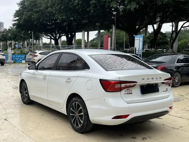 Roewe Roewe i5 1.5L automatic 4G Interconnection Linghao Ultimate Edition