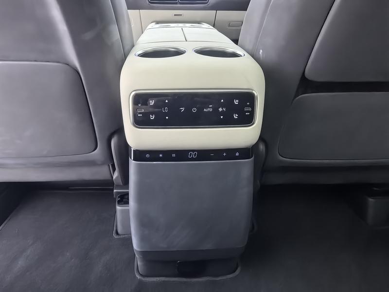 Li Auto Ideal MEGA 2024