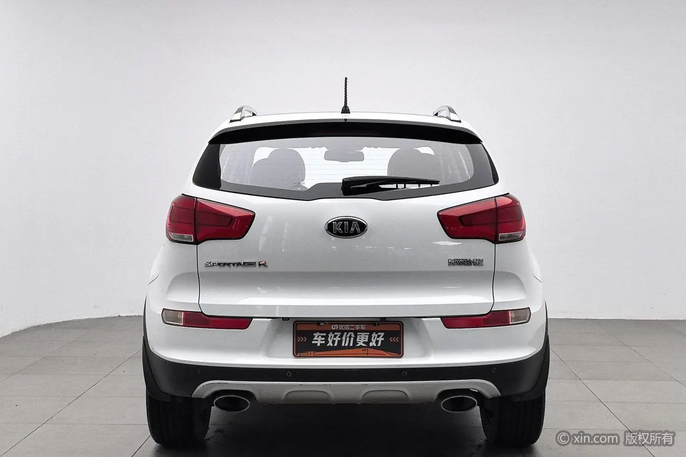 Kia Smart running 2.0L automatic two-wheel drive version DLX