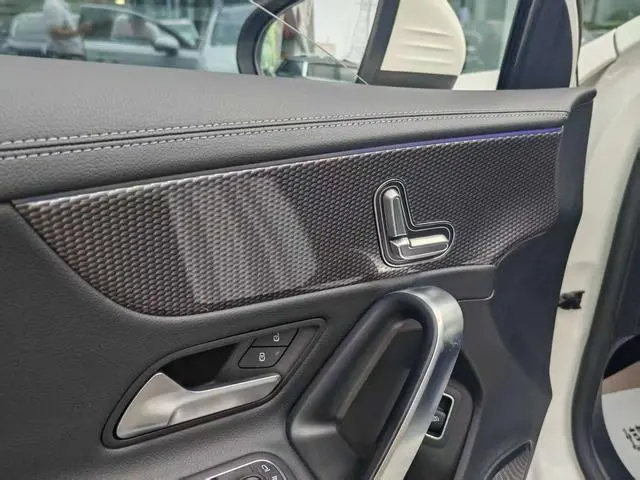 Mercedes-Benz Mercedes-Benz A-class A 200 L sports sedan fashion Version