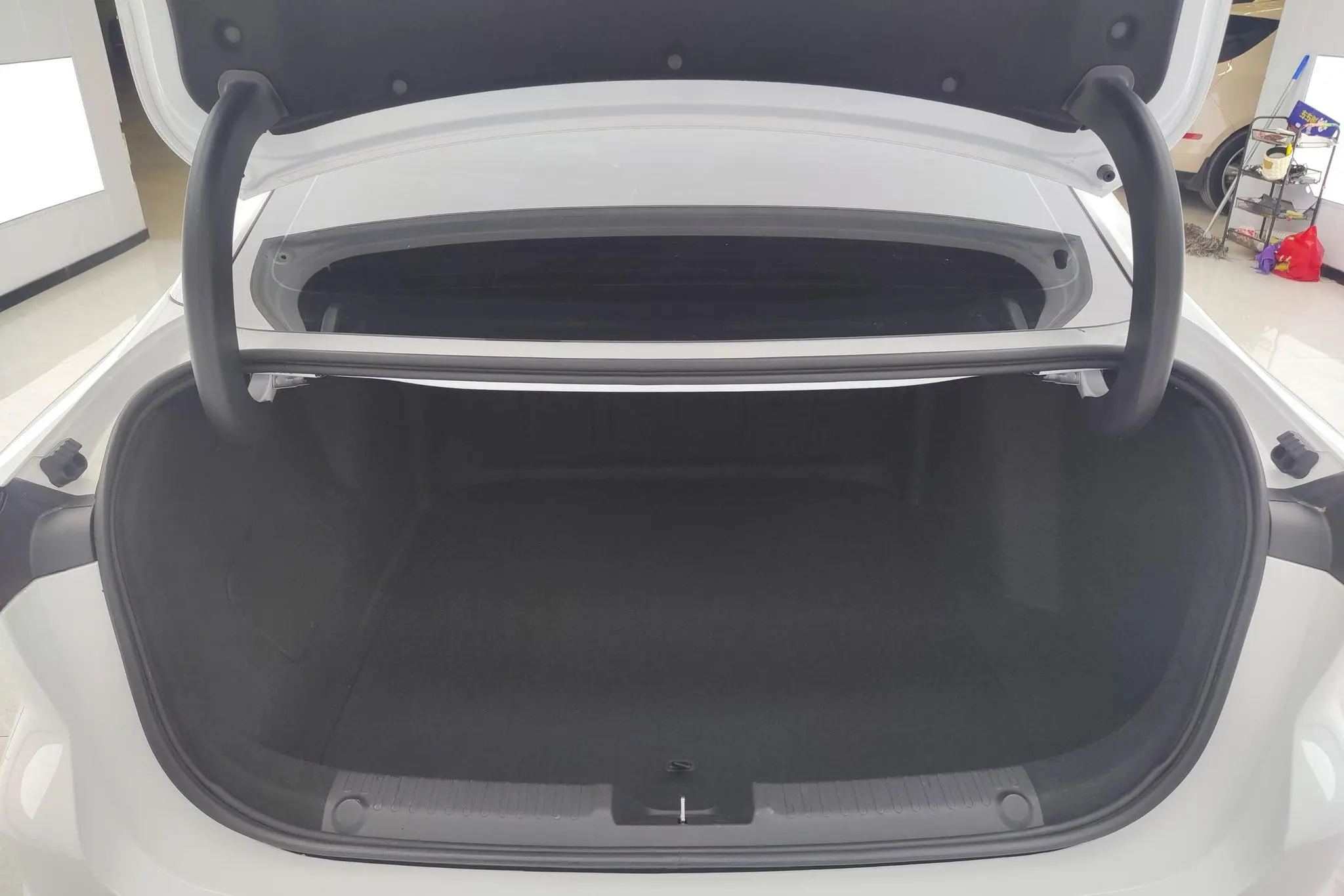Geely Galaxy Galaxy L6 1.5 EM-i DHT 140KM Discovery+ Version