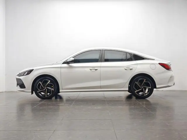 MG MG5 Facelift 300TGI DCT Green Luxury Ultimate Edition