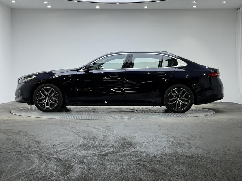 BMW BMW i5 2025