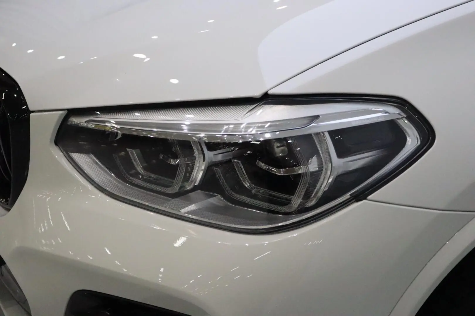 BMW BMW X4 xDrive25i M sports suit