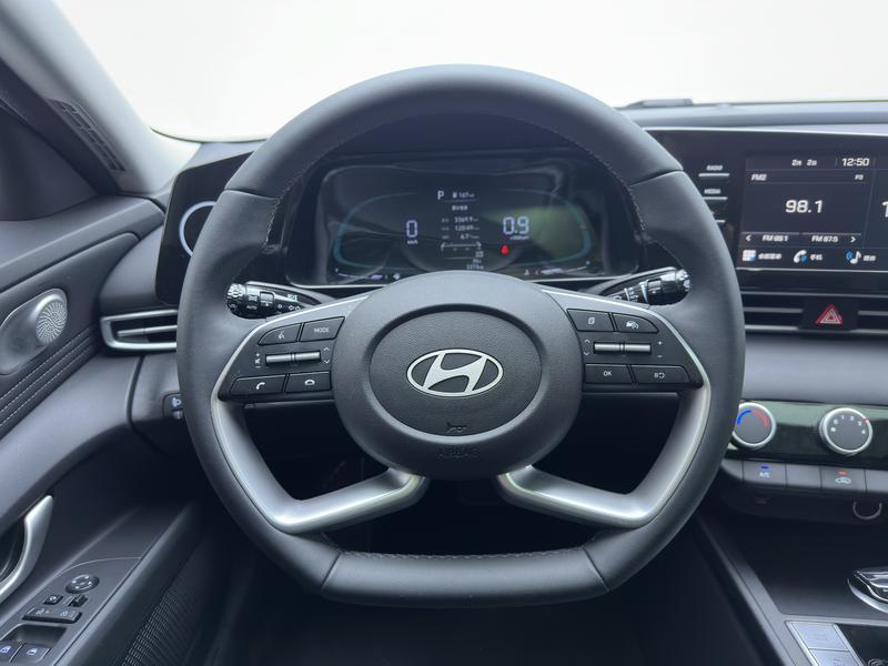 Hyundai Elantra 2023