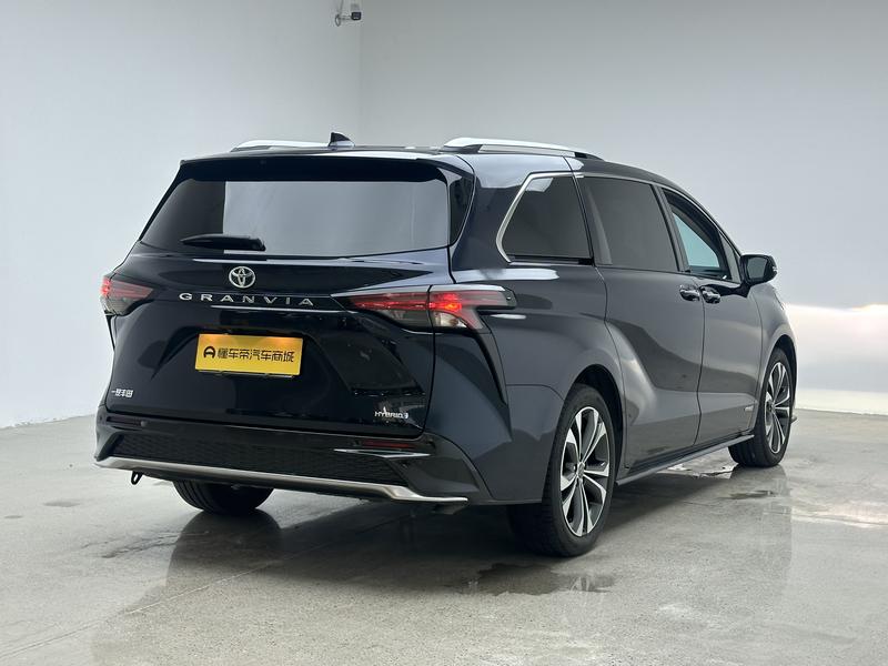 Toyota Gravia 2022