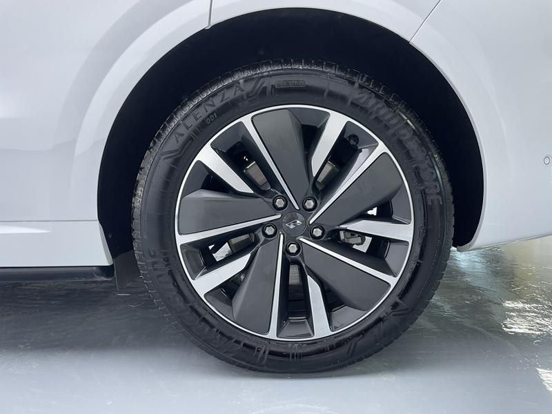 Li Auto Ideal L6 2025