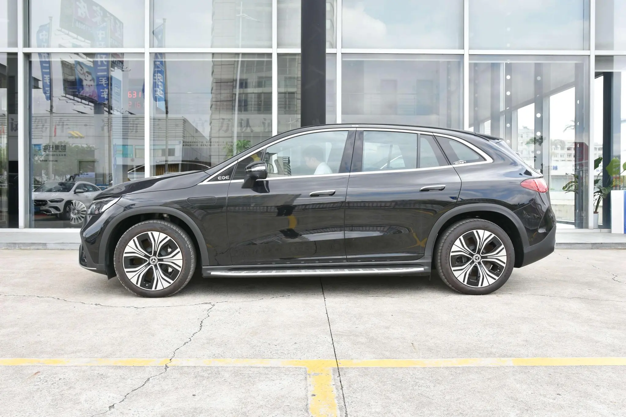 Mercedes-Benz Mercedes-Benz EQE SUV EQE SUV 500 4MATIC Pioneer Edition