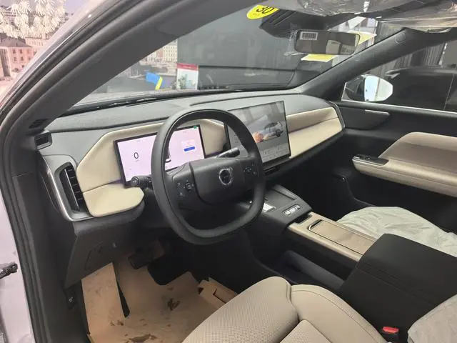 Volvo Volvo XC70 Four-wheel drive, long battery life Plus