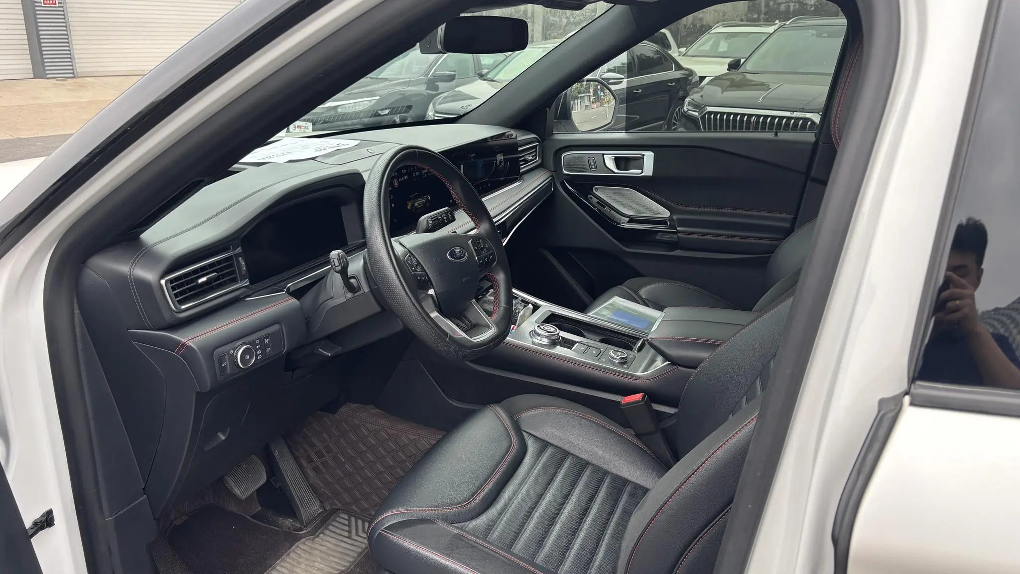 Ford Explorer EcoBoost 285 four-wheel drive ST-LINE 6-seater