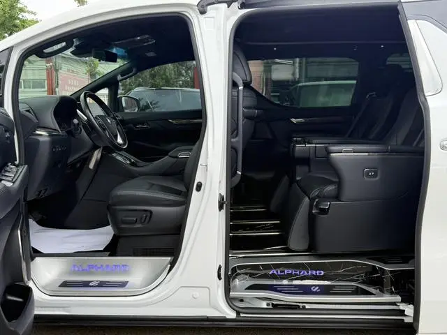 TOYOTA Elfa Dual engine 2.5L Premium Edition
