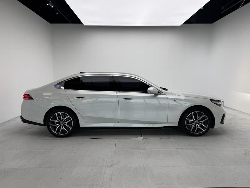 BMW BMW i5 2024