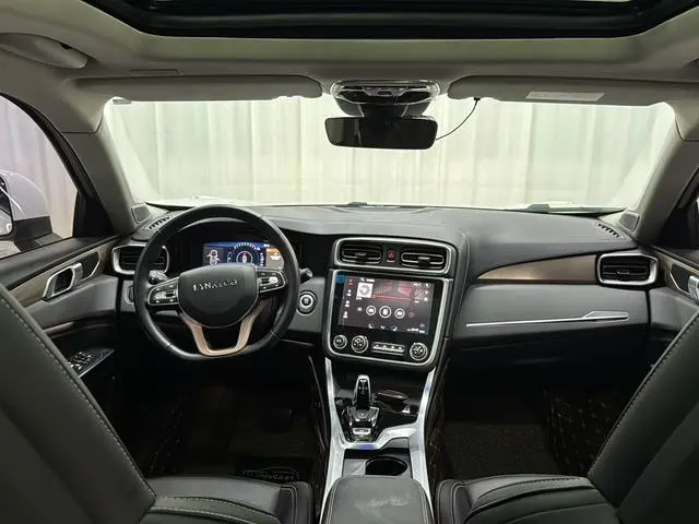 LYNK & CO Lynk 01 2.0T two-wheel drive Pro version