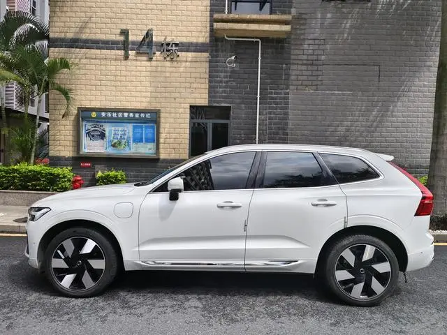 Volvo Volvo XC60 PHEV T8 four-wheel drive long battery life Zhiyuan Deluxe Edition