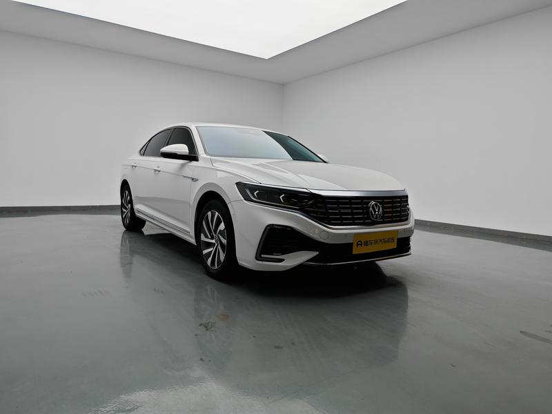 Volkswagen Passat PHEV 2022