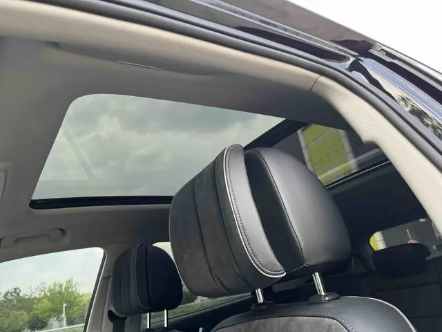 Hongqi Hongqi HS5 2.0T Zhilian flag collar four-wheel drive version