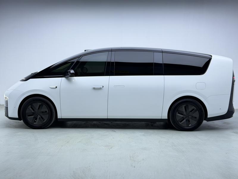 Li Auto Ideal MEGA 2025