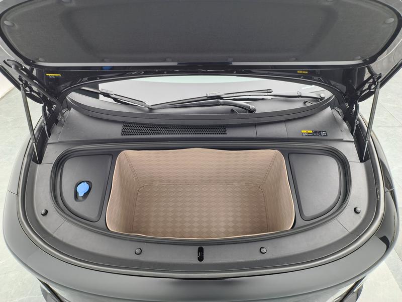 Li Auto Ideal i6 2025