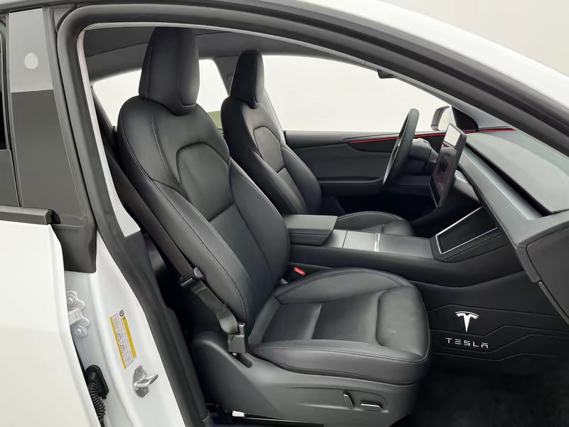 Tesla Model Y 2025