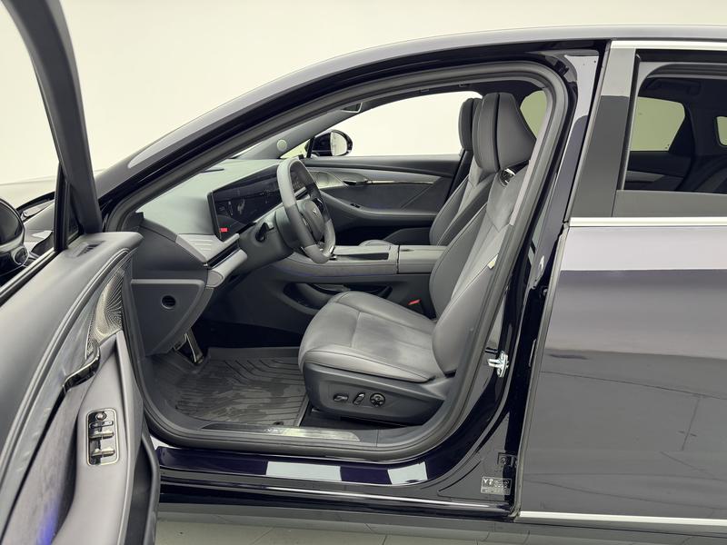 Voyah Lantu Chasing Light PHEV 2024