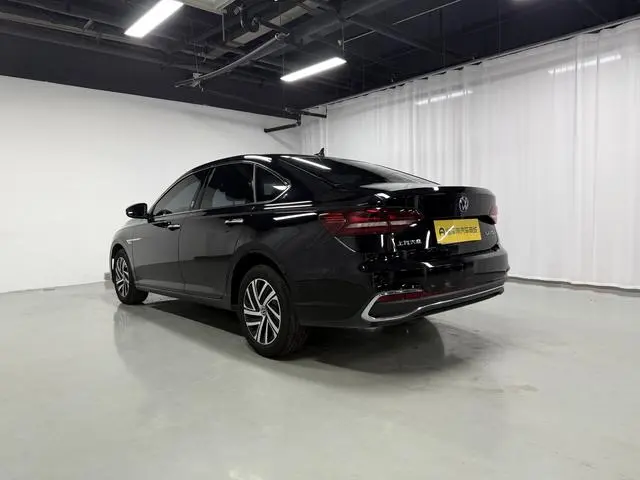 Volkswagen Lavida Facelift 1.5L automatic five million version