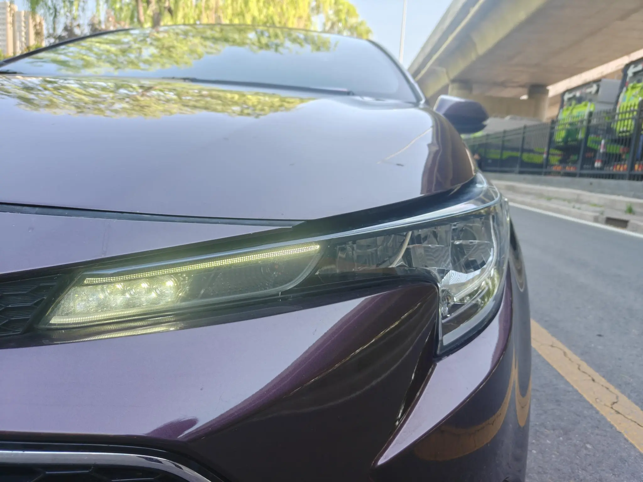 TOYOTA Lei Ling Dual engine 1.8H E-CVT Deluxe Edition