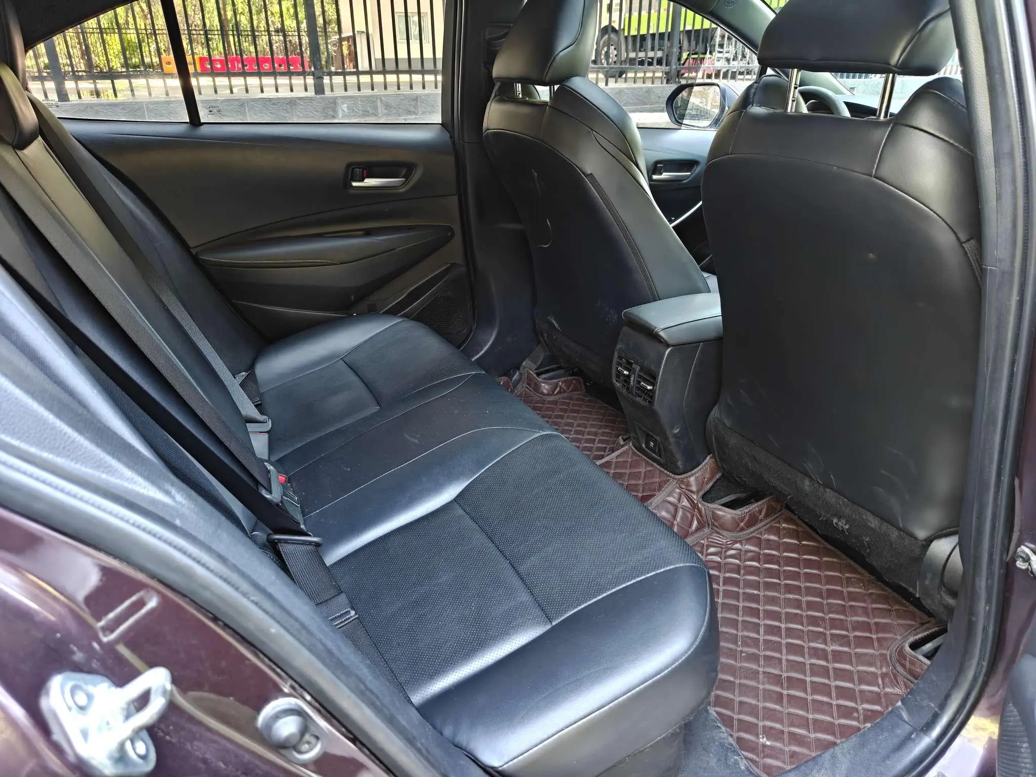 TOYOTA Lei Ling Dual engine 1.8H E-CVT Deluxe Edition
