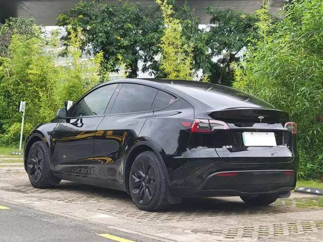 Tesla Model Y Facelifted rear-wheel drive version
