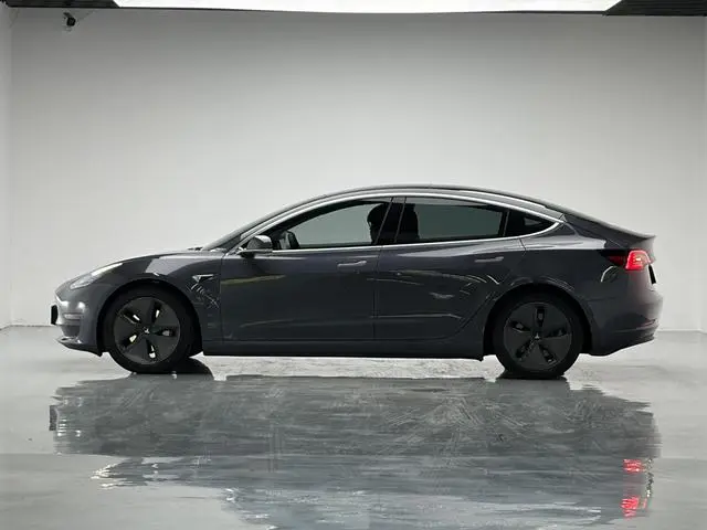 Tesla Model 3 Long battery life, rear-wheel drive version