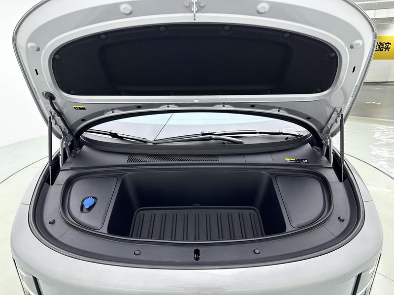 Li Auto Ideal i6 2025