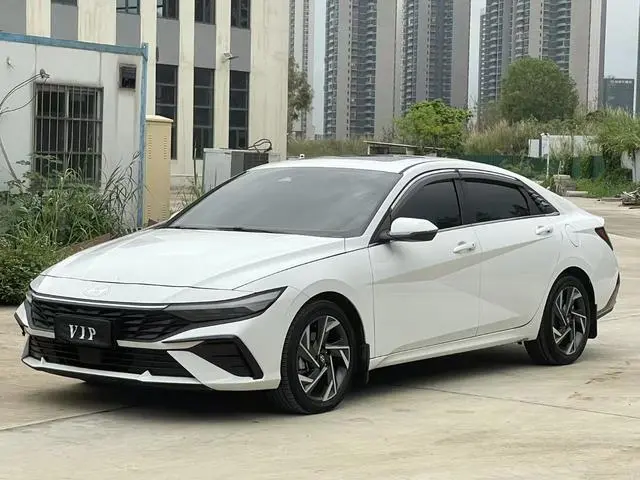 Hyundai Elantra 1.5L CVT LUX Premium Edition
