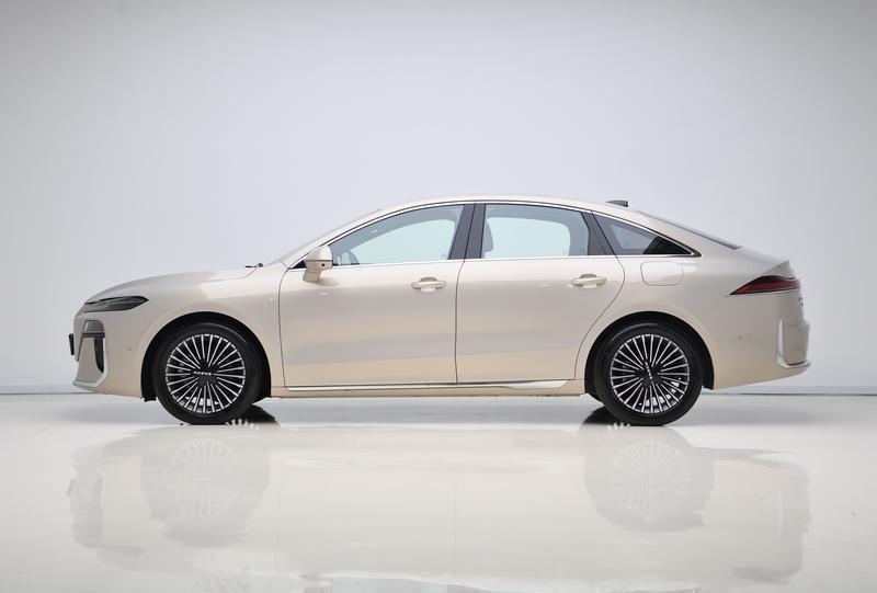 Roewe Roewe M7 DMH 2025