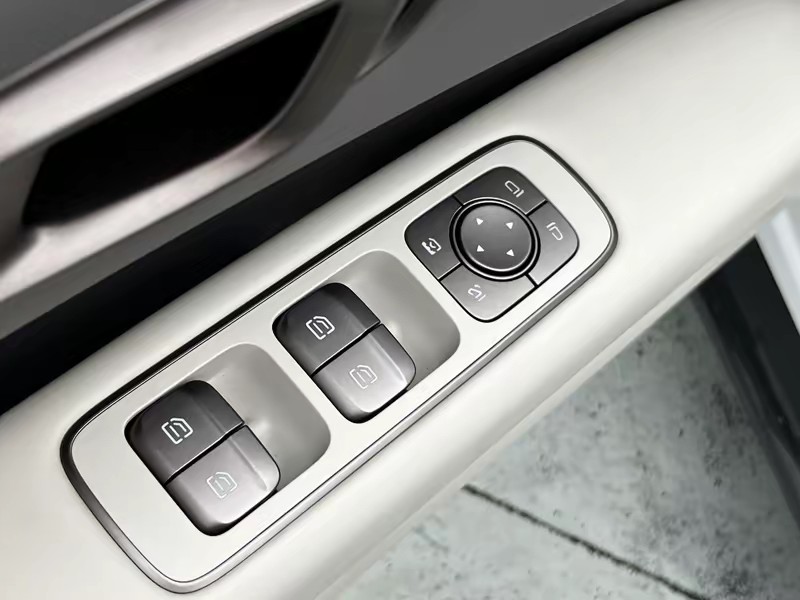 Li Auto Ideal i6 2025
