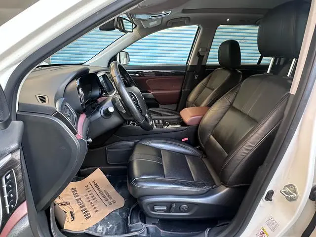 GAC Trumpchi GS8 320T two-wheel drive luxury Zhilian Edition 7 seats