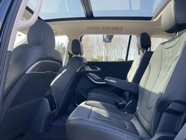 Hongqi Hongqi HS7 PHEV 2.0T four-wheel drive Qichang version 6 seats