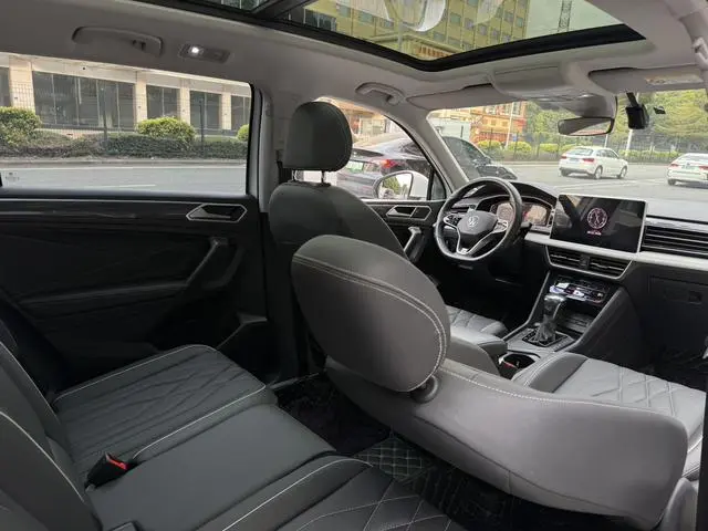 Volkswagen Tiguan L 330TSI two-wheel drive R-Line Premium edition